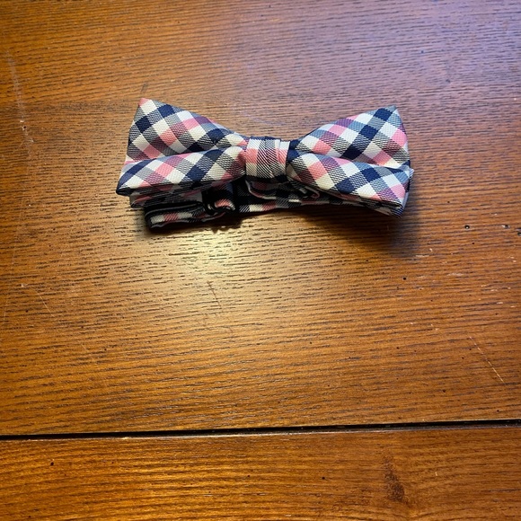 KIDS CLIP ON BOW TIE - Picture 1 of 2